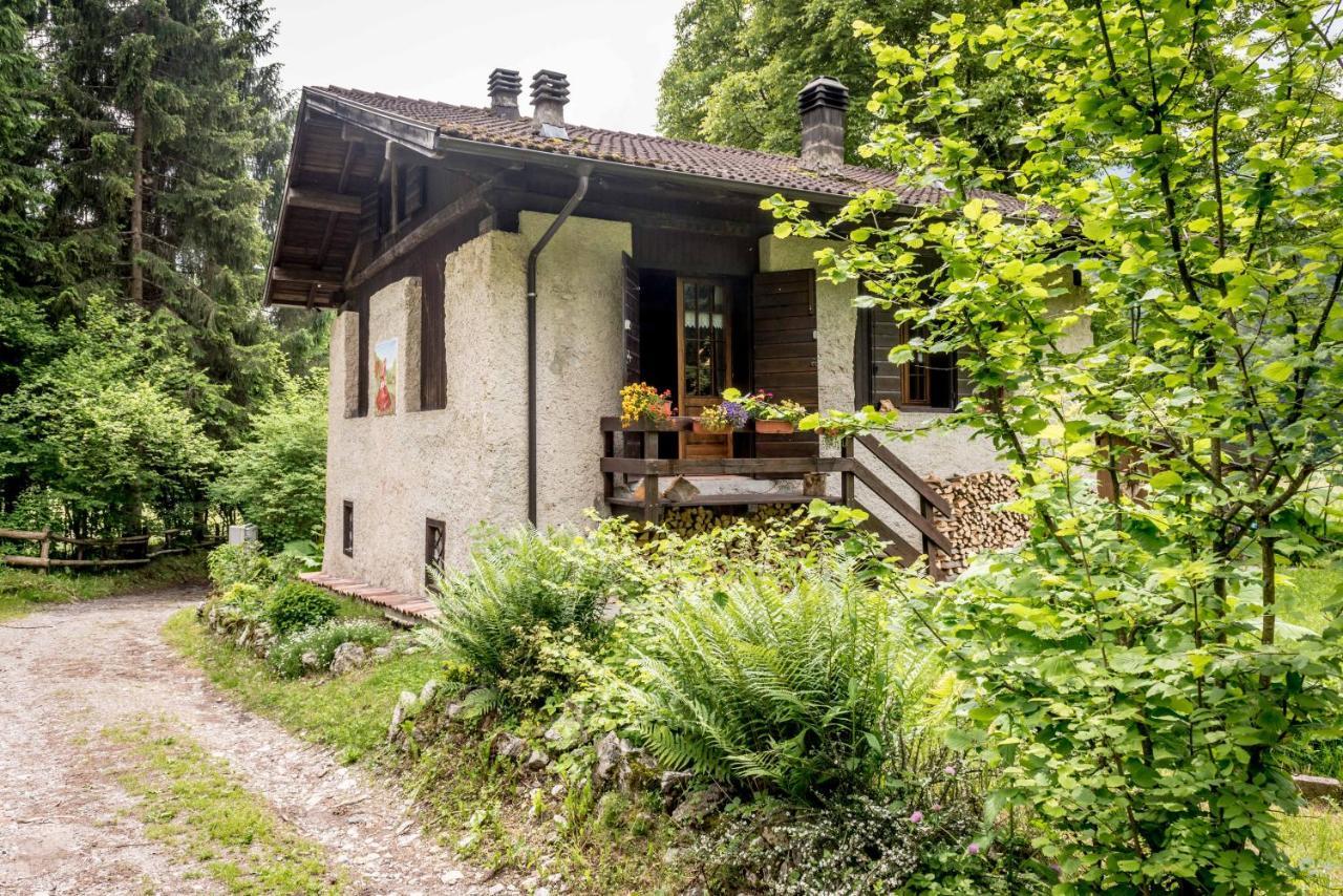 Chalet Silenthia Villa Lenzumo di Concei Luaran gambar